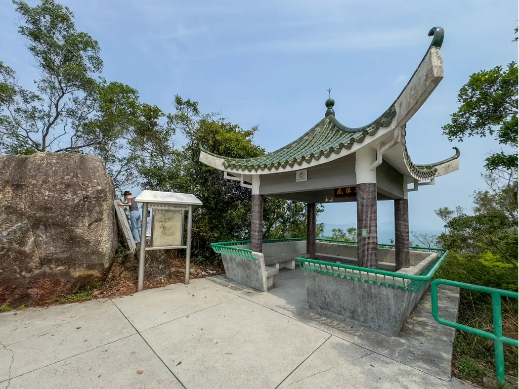 Small temples & laid-back local life