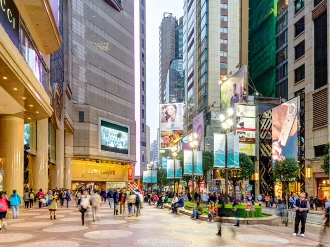 Luxury malls (IFC, Harbour City, Times Square)